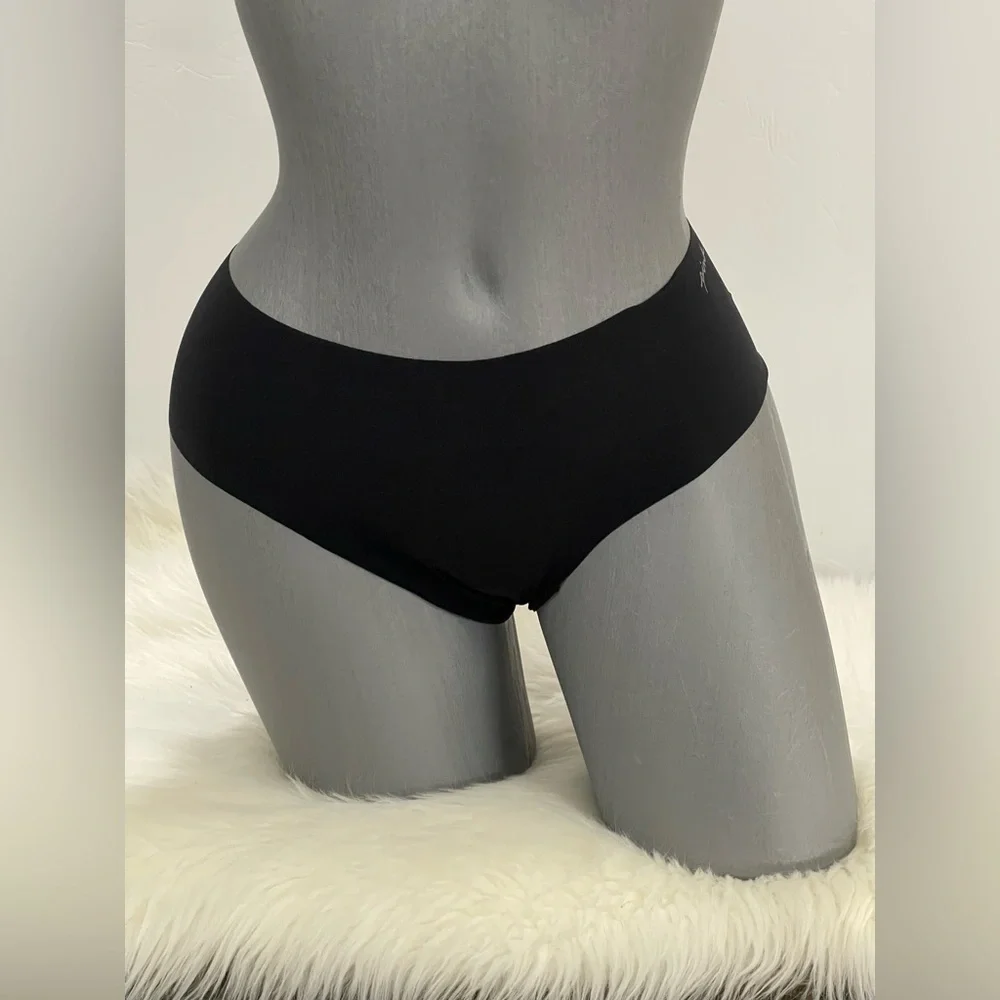 Victoria’s Secret Pink No Show Seamless Cheekster Panty Underwear. NWT